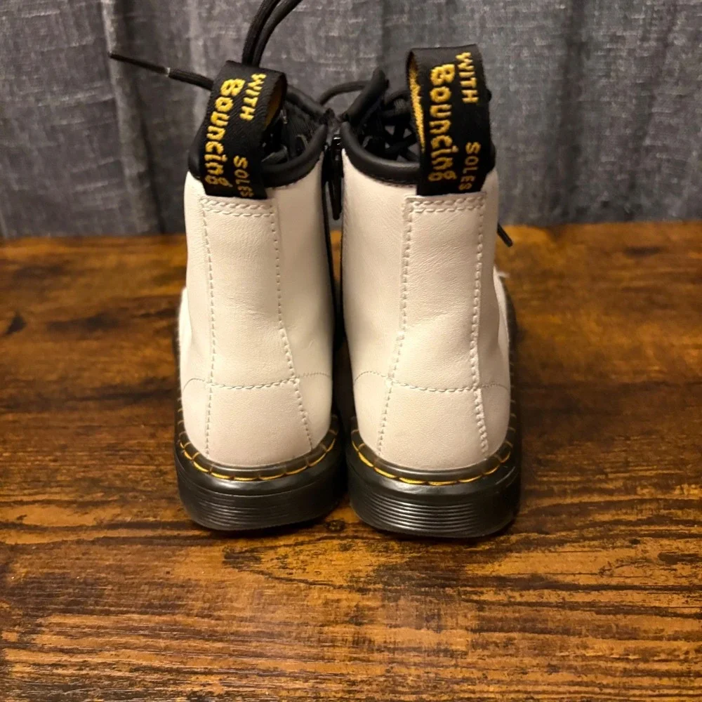Dr Martens Zavala Junior White Leather Lace Up Zip Combat Boots (Kids Size 1)‎